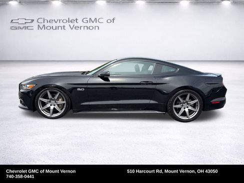 Used 2017 Ford Mustang GT RWD image 2