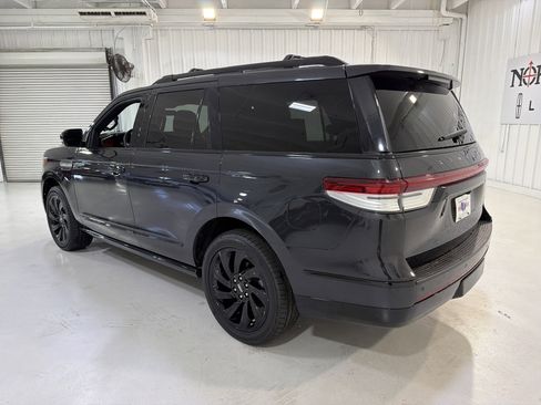 Used 2024 Lincoln Navigator Reserve image 3