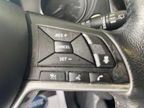 Used 2018 Nissan Rogue SV w/ Premium Package AWD/4WD image 25