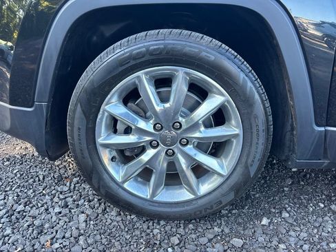 Used 2015 Jeep Cherokee Limited FWD image 11