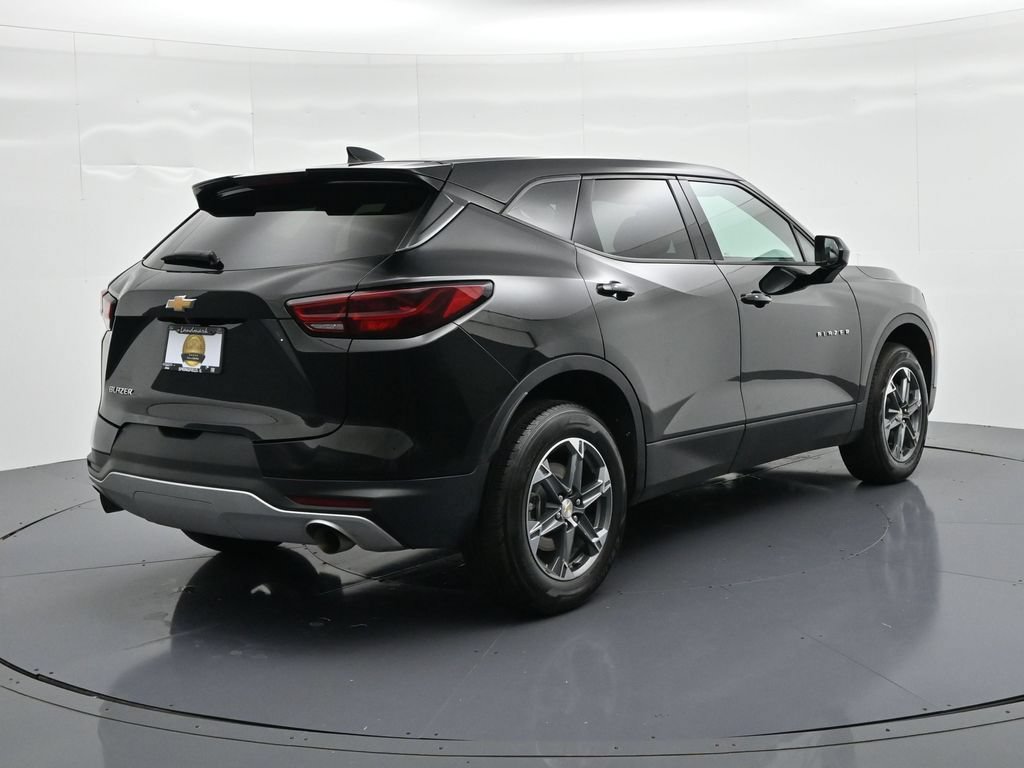 Used 2025 Chevrolet Blazer LT FWD image 6