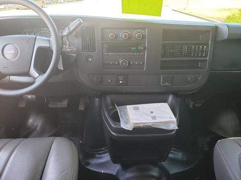Used 2015 GMC Savana 2500 LS image 17