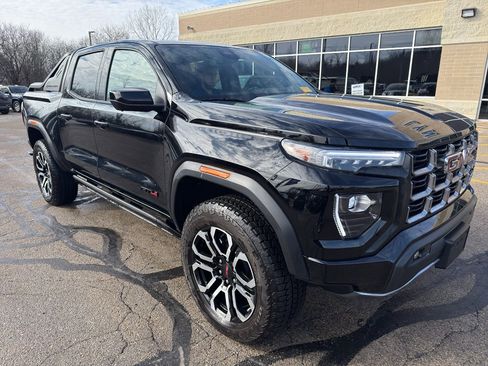 Used 2025 GMC Canyon AT4 w/ Nightfall Edition image 3