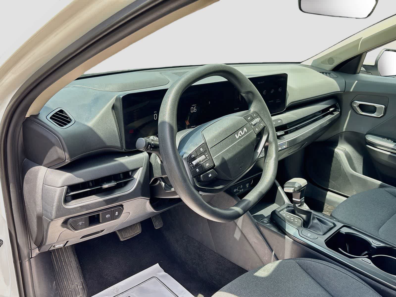 Used 2025 Kia K4 FWD image 9