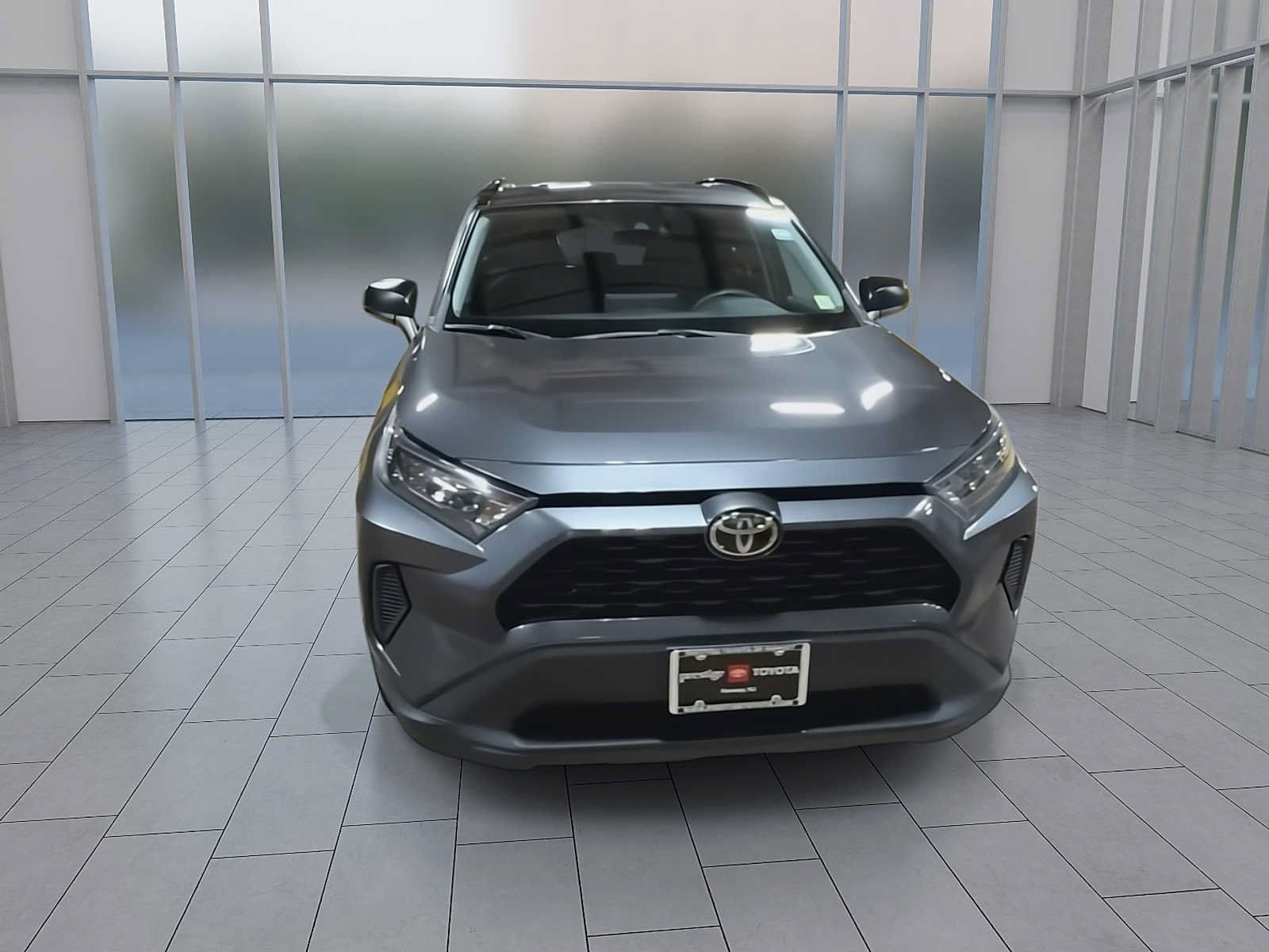 Used 2019 Toyota RAV4 LE AWD/4WD image 3