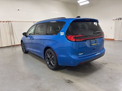 New 2026 Chrysler Pacifica Select w/ S Appearance Package FWD image 6