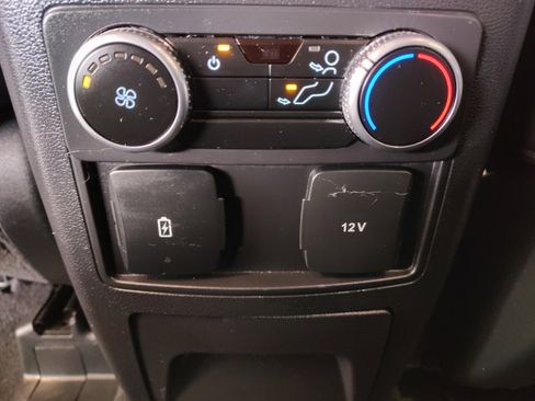 Used 2024 Ford Explorer XLT w/ Equipment Group 202A AWD/4WD image 35