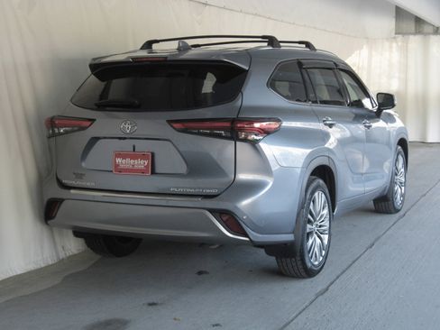 Used 2020 Toyota Highlander Platinum image 8