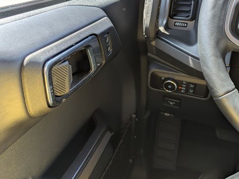 Used 2025 Ford Bronco Badlands AWD/4WD image 39