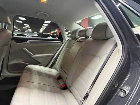 Used 2017 Volkswagen Passat 1.8T R-Line image 43