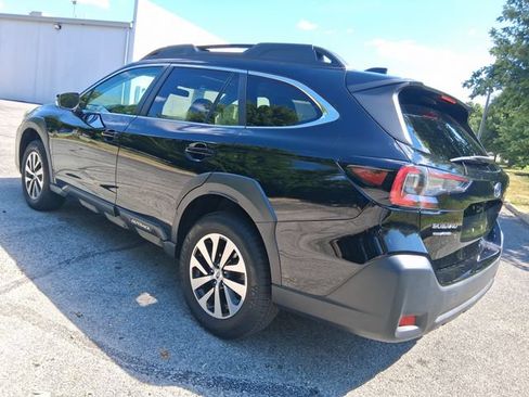 Used 2024 Subaru Outback Premium AWD/4WD image 6