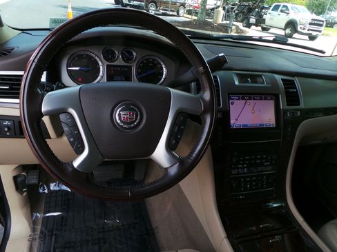 Used 2013 Cadillac Escalade EXT Luxury AWD/4WD image 29