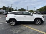 Used 2024 GMC Terrain SLE image 4