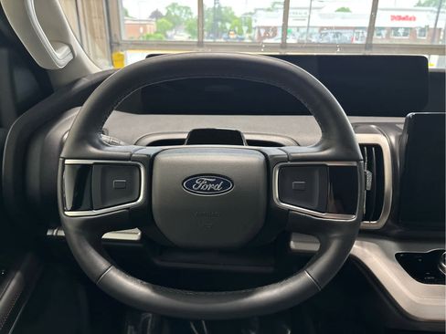 Used 2025 Ford Expedition Active RWD image 17
