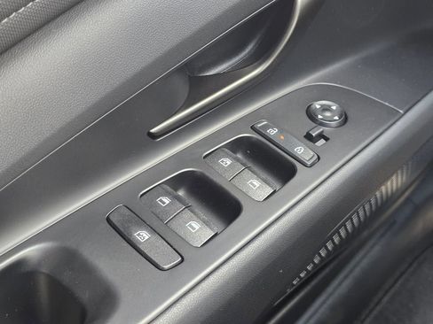New 2025 Hyundai Elantra SEL image 23
