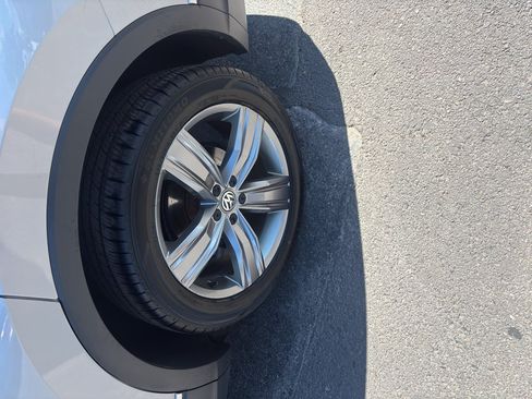 Used 2020 Volkswagen Tiguan SEL AWD/4WD image 9