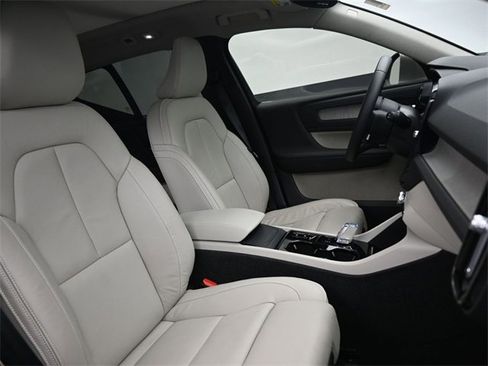Used 2023 Volvo XC40 B5 Plus w/ Driver Assist Package image 34