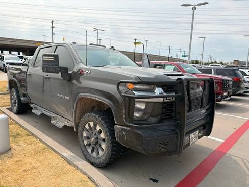 Used 2022 Chevrolet Silverado 2500 LT AWD/4WD image 2