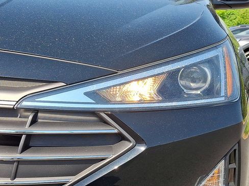Used 2020 Hyundai Elantra SE FWD image 10