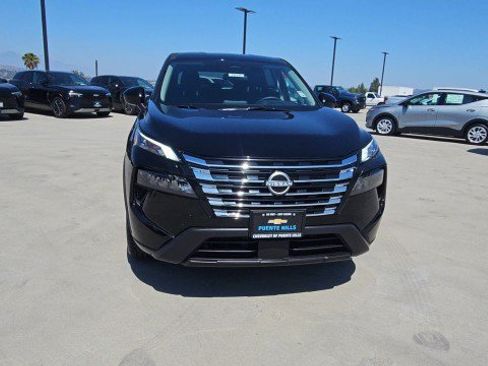 Used 2026 Nissan Rogue SV FWD image 3
