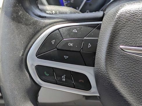 Used 2023 Chrysler Pacifica Touring-L FWD image 26
