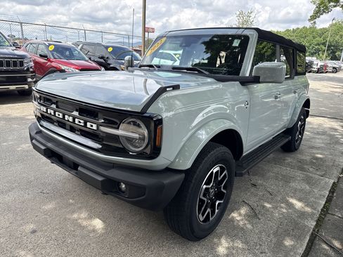 Used 2022 Ford Bronco Outer Banks AWD/4WD image 3