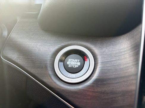 Certified 2022 Jeep Grand Cherokee Limited image 10