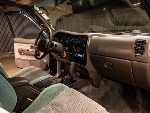 Used 1996 Toyota Tacoma SR5 AWD/4WD image 16