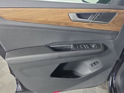 Used 2025 Volkswagen Atlas SE image 14