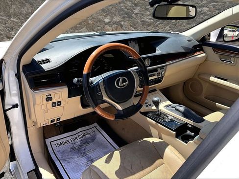 Used 2015 Lexus ES 300h w/ Navigation System Package FWD image 12