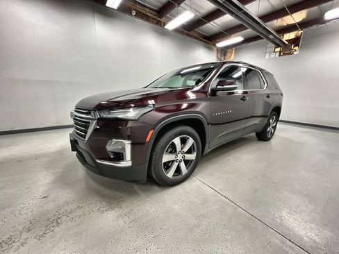 Certified 2023 Chevrolet Traverse LT w/ LT Premium Package AWD/4WD image 1