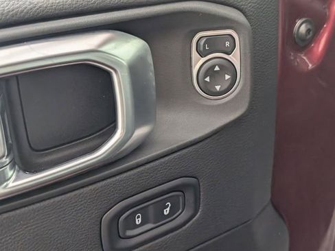 Used 2022 Jeep Wrangler Unlimited Sahara image 11