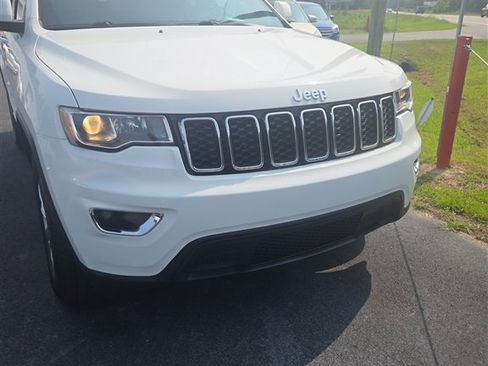 Used 2021 Jeep Grand Cherokee Laredo X AWD/4WD image 4