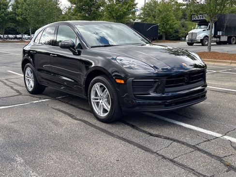 Certified 2024 Porsche Macan image 7