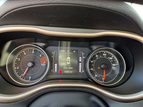 Used 2016 Jeep Cherokee Sport image 15