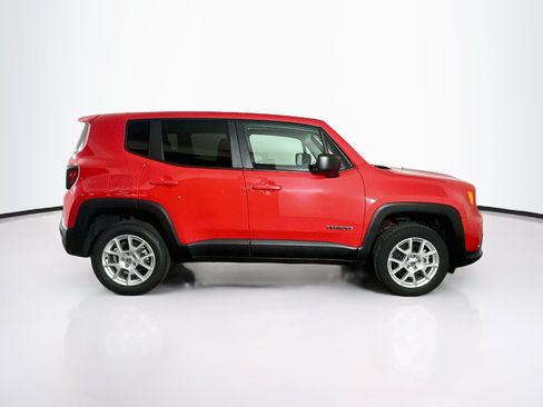 Used 2023 Jeep Renegade Latitude AWD/4WD image 10