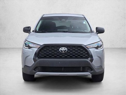 Used 2024 Toyota Corolla Cross L image 2