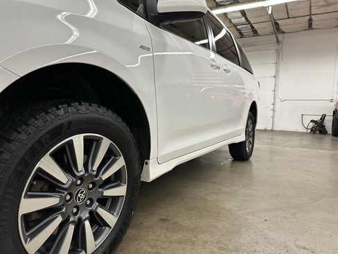 Used 2020 Toyota Sienna LE image 40