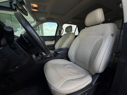 Used 2017 Ford Explorer Platinum AWD/4WD image 5