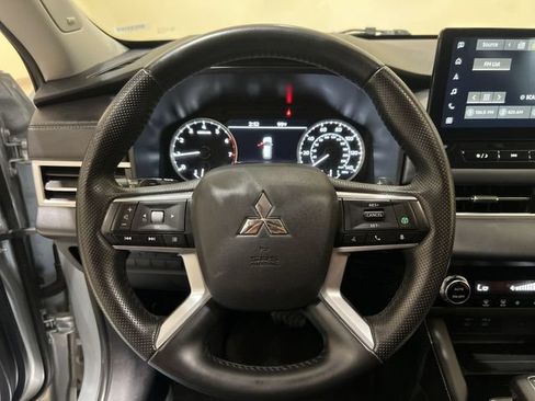 Used 2025 Mitsubishi Outlander AWD image 10
