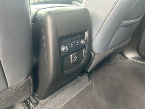 Used 2021 Buick Enclave Essence image 21