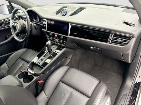 Certified 2025 Porsche Macan AWD/4WD image 19