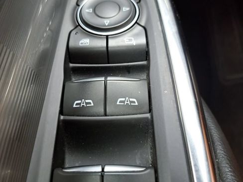 Used 2025 Cadillac XT4 Premium Luxury FWD image 17