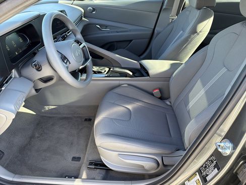 Used 2025 Hyundai Elantra SE image 26