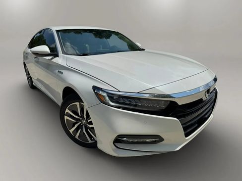 Used 2019 Honda Accord Touring image 2