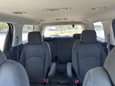 Used 2011 GMC Acadia SLE FWD image 24