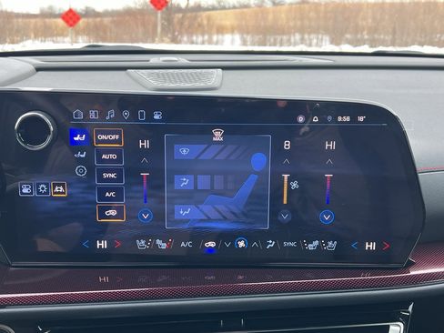 Used 2024 Chevrolet Traverse RS image 26