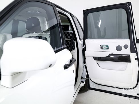 New 2026 Rolls-Royce Cullinan Black Badge image 18