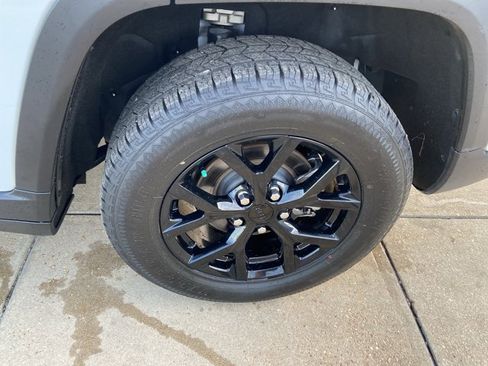 Used 2024 Jeep Grand Cherokee Altitude RWD image 30