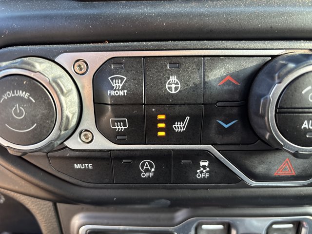 Used 2023 Jeep Wrangler Unlimited Sahara w/ Cold Weather Group AWD/4WD image 31